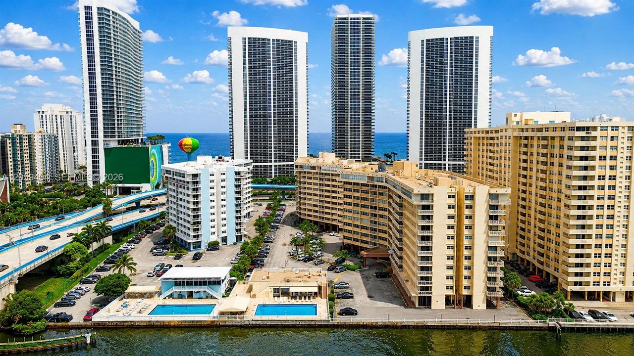 For Sale: $455,000 (2 beds, 2 baths, 1176 Square Feet)