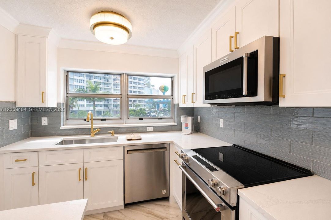 For Sale: $455,000 (2 beds, 2 baths, 1176 Square Feet)