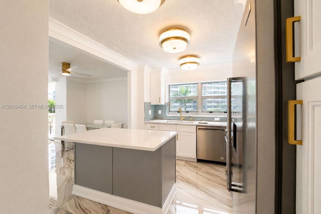 For Sale: $455,000 (2 beds, 2 baths, 1176 Square Feet)