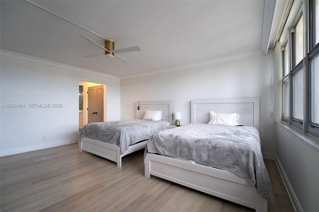 For Sale: $455,000 (2 beds, 2 baths, 1176 Square Feet)