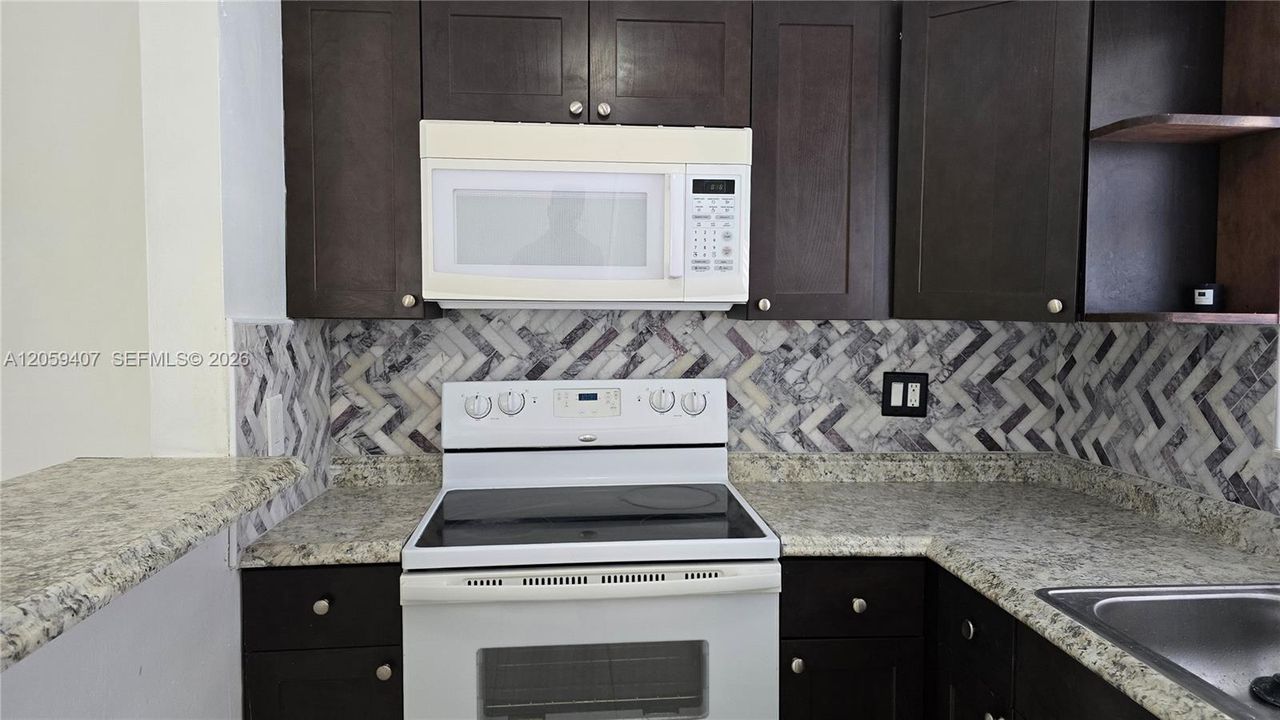 For Rent: $1,600 (1 beds, 1 baths, 5151 Square Feet)