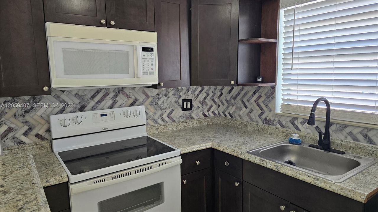 For Rent: $1,600 (1 beds, 1 baths, 5151 Square Feet)