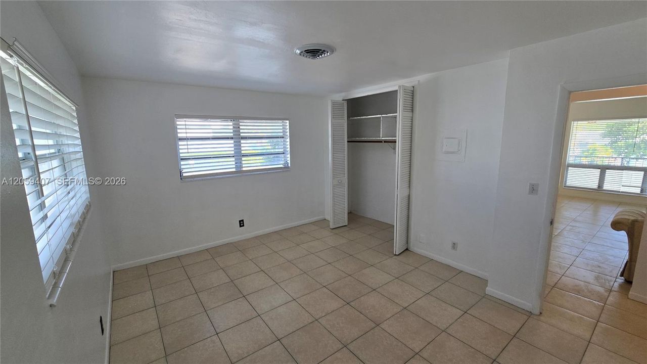For Rent: $1,600 (1 beds, 1 baths, 5151 Square Feet)