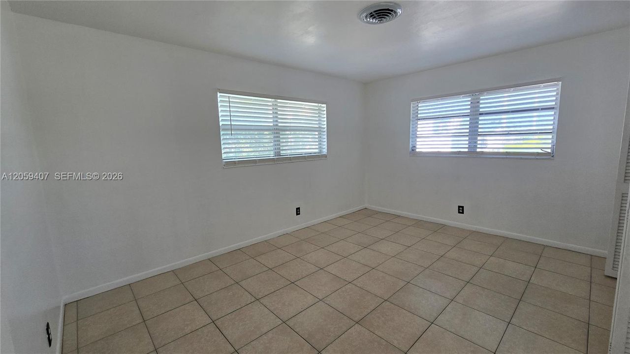 For Rent: $1,600 (1 beds, 1 baths, 5151 Square Feet)