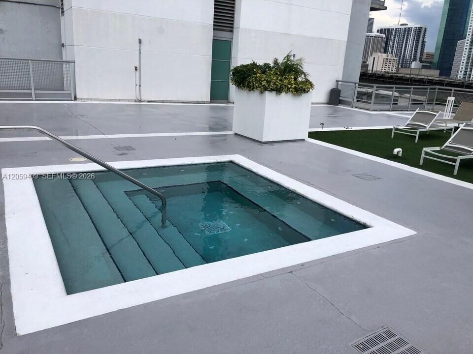 For Rent: $2,900 (1 beds, 1 baths, 795 Square Feet)