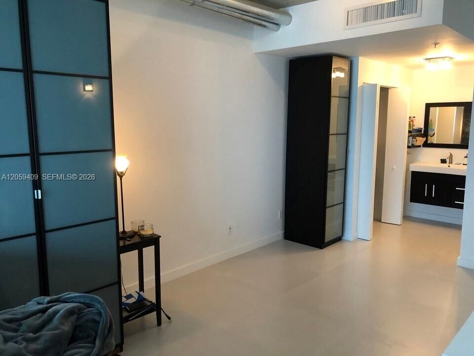 For Rent: $2,900 (1 beds, 1 baths, 795 Square Feet)