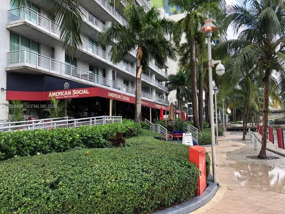 For Rent: $2,900 (1 beds, 1 baths, 795 Square Feet)