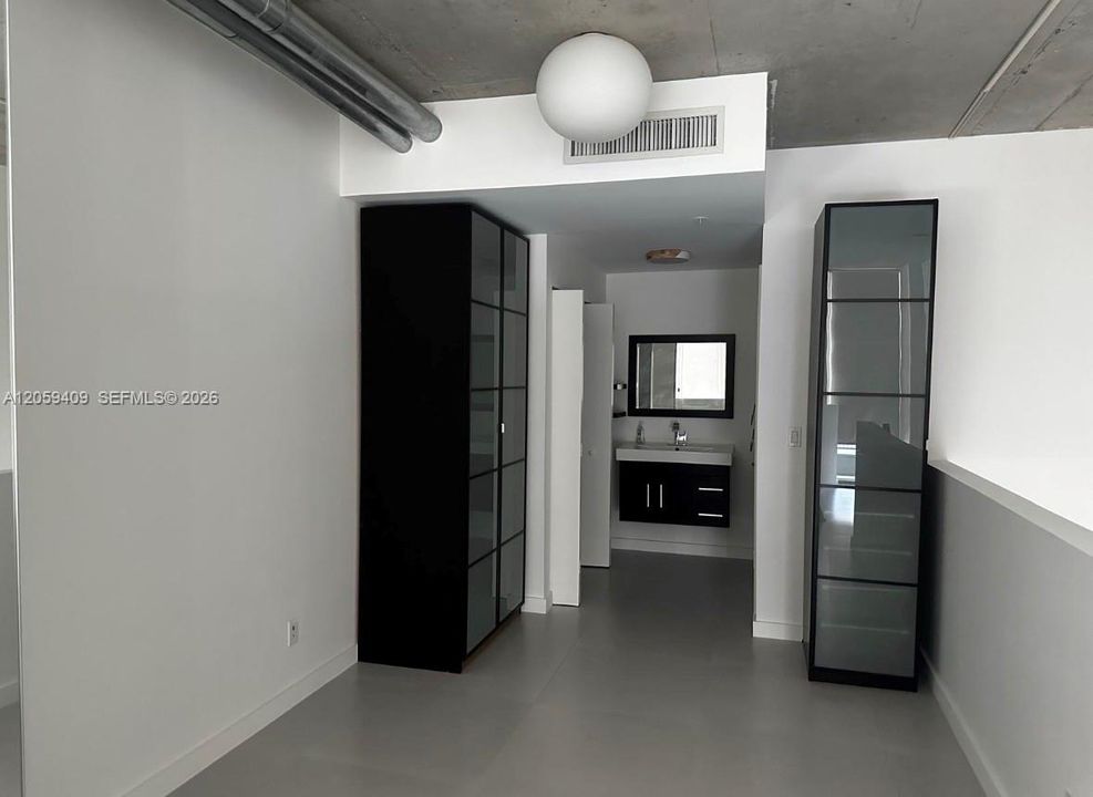 For Rent: $2,900 (1 beds, 1 baths, 795 Square Feet)