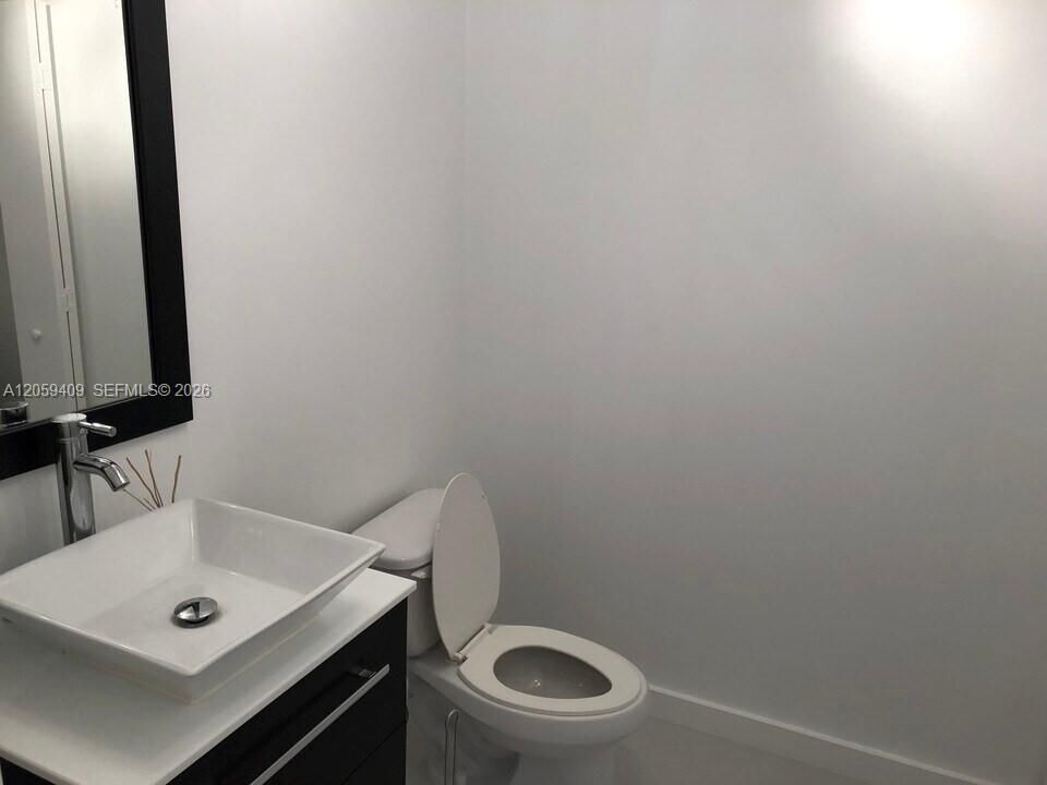 For Rent: $2,900 (1 beds, 1 baths, 795 Square Feet)