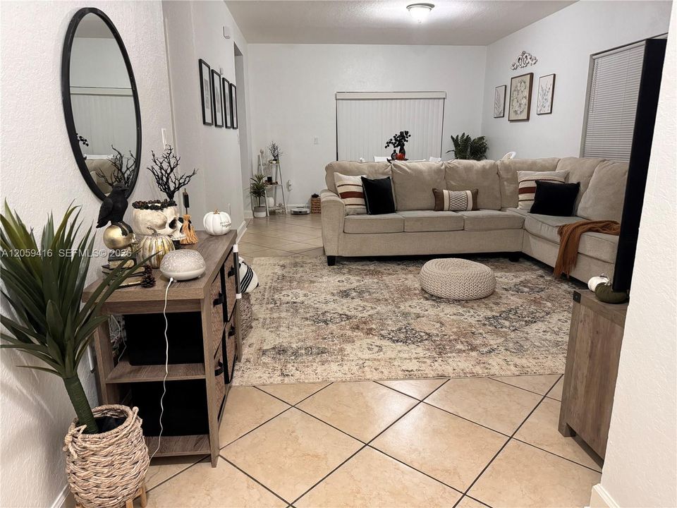 В аренду: $2,900 (3 спален, 2 ванн, 1456 Квадратных фут)
