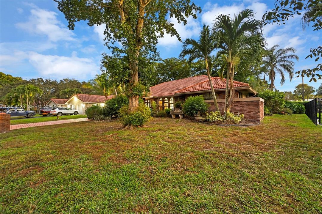 For Sale: $739,000 (4 beds, 2 baths, 2711 Square Feet)