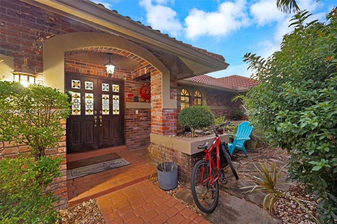 For Sale: $739,000 (4 beds, 2 baths, 2711 Square Feet)