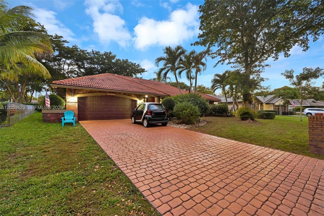 For Sale: $739,000 (4 beds, 2 baths, 2711 Square Feet)