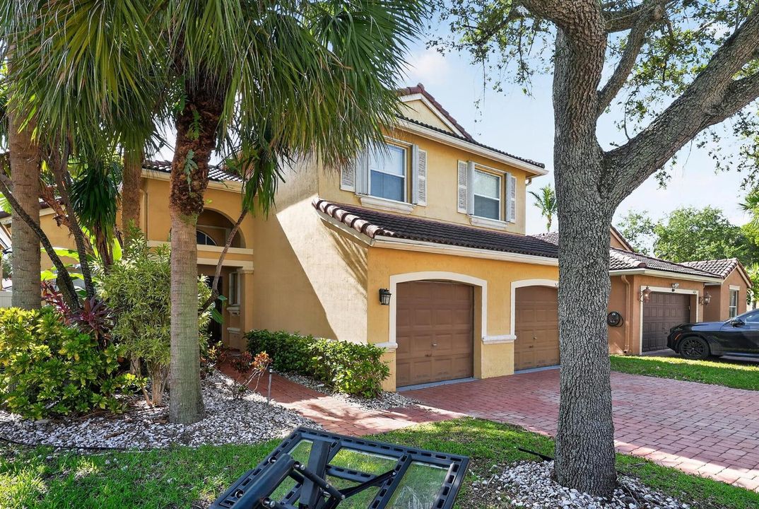 03_5287_SW_38th_Way-Exterior-7228