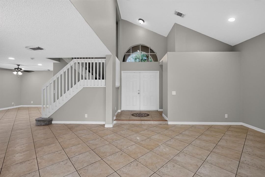 07_5287_SW_38th_Way-Living_room-7197