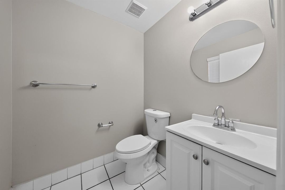27_5287_SW_38th_Way-Bathroom-7194