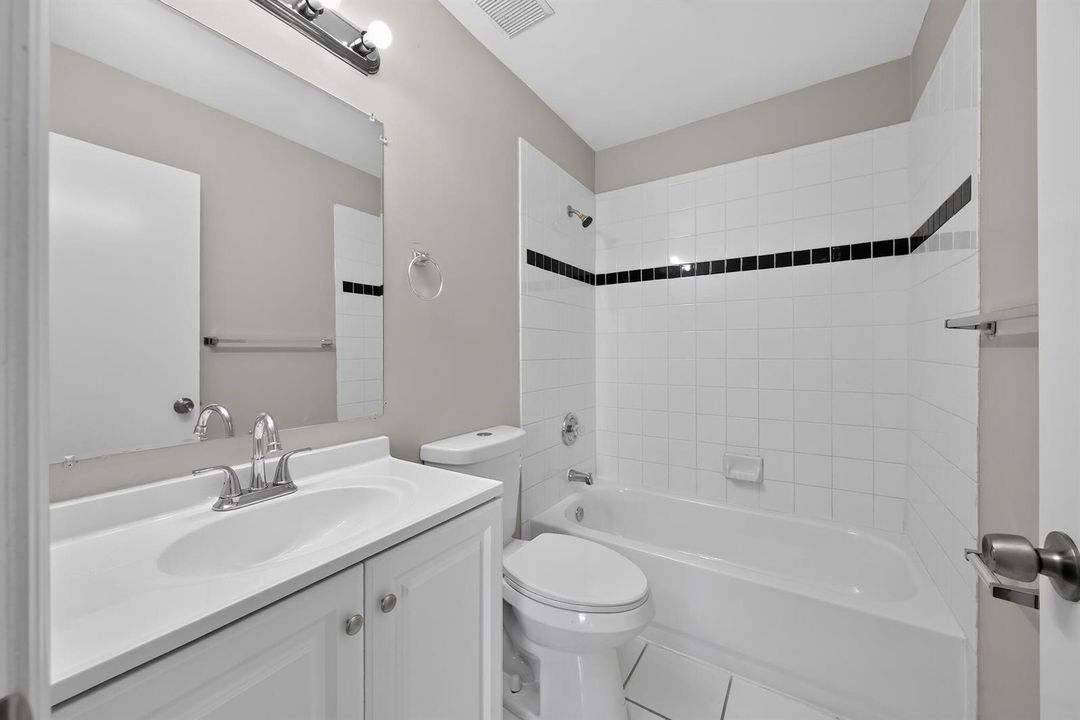 29_5287_SW_38th_Way-Bathroom-7219