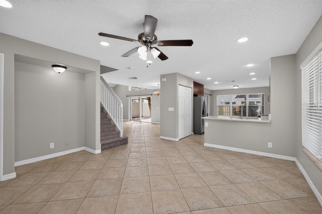 10_5287_SW_38th_Way-Living_room-7201
