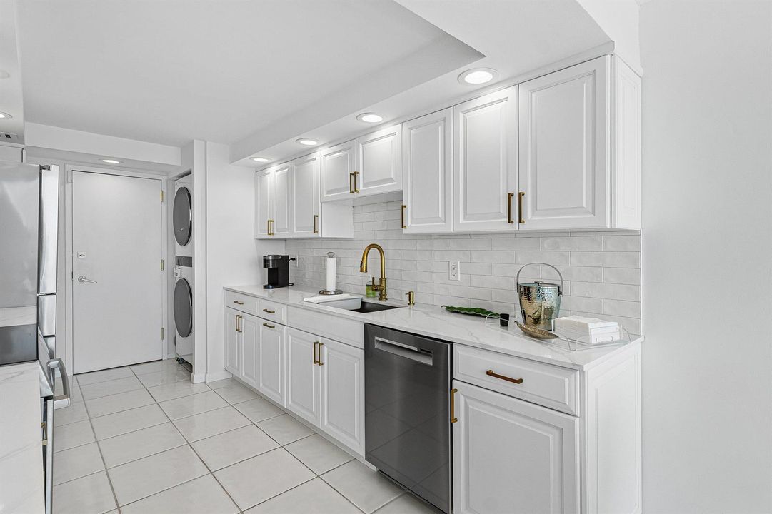 011-250SouthOceanBoulevard-6C-BocaRaton-