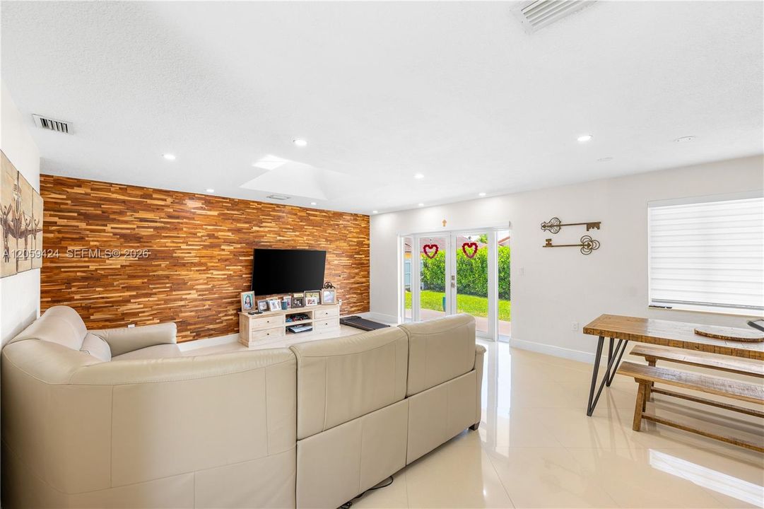 En Venta: $760,000 (3 camas, 3 baños, 1609 Pies cuadrados)