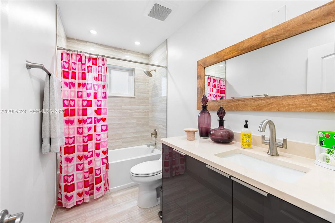 En Venta: $760,000 (3 camas, 3 baños, 1609 Pies cuadrados)