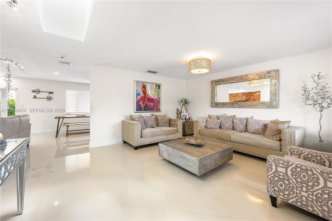 En Venta: $760,000 (3 camas, 3 baños, 1609 Pies cuadrados)