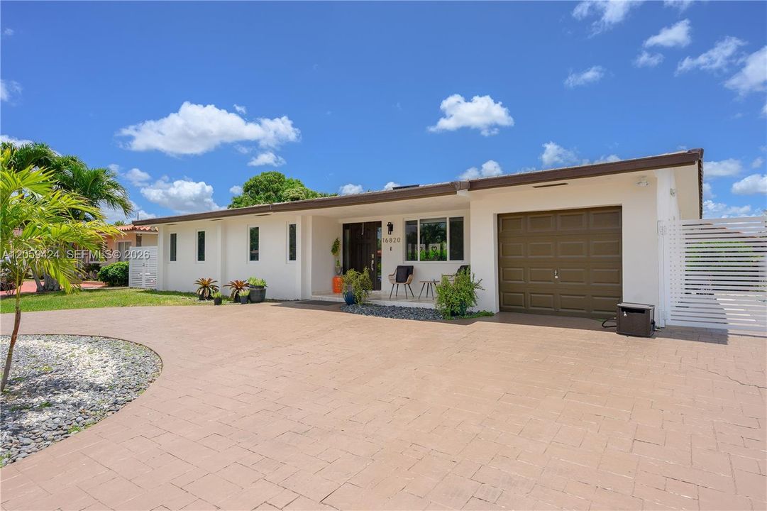 En Venta: $760,000 (3 camas, 3 baños, 1609 Pies cuadrados)
