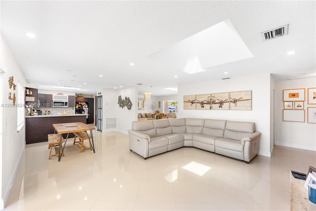 En Venta: $760,000 (3 camas, 3 baños, 1609 Pies cuadrados)