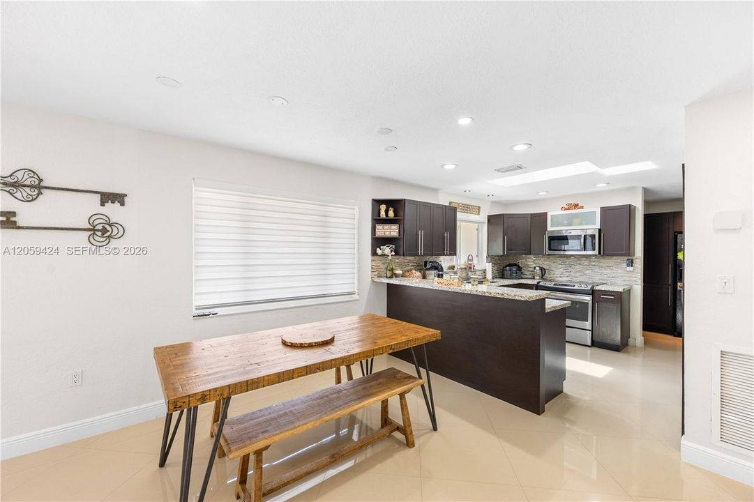 En Venta: $760,000 (3 camas, 3 baños, 1609 Pies cuadrados)