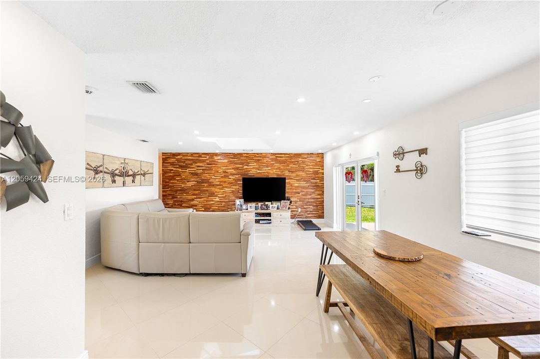 En Venta: $760,000 (3 camas, 3 baños, 1609 Pies cuadrados)