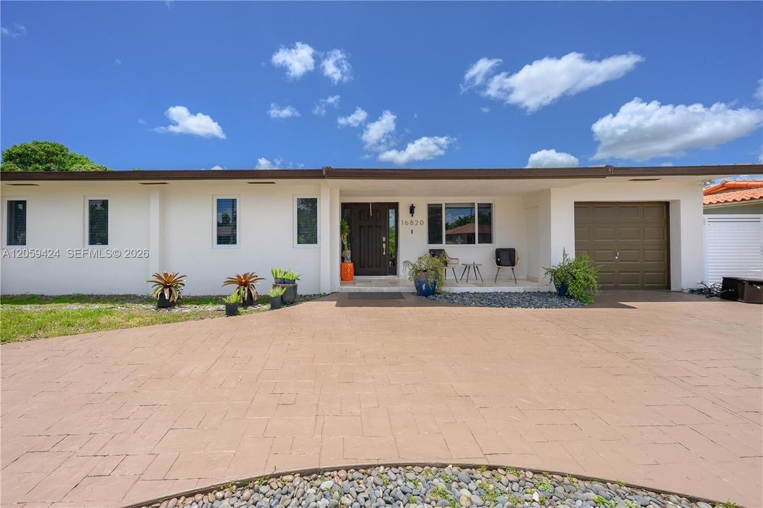 En Venta: $760,000 (3 camas, 3 baños, 1609 Pies cuadrados)