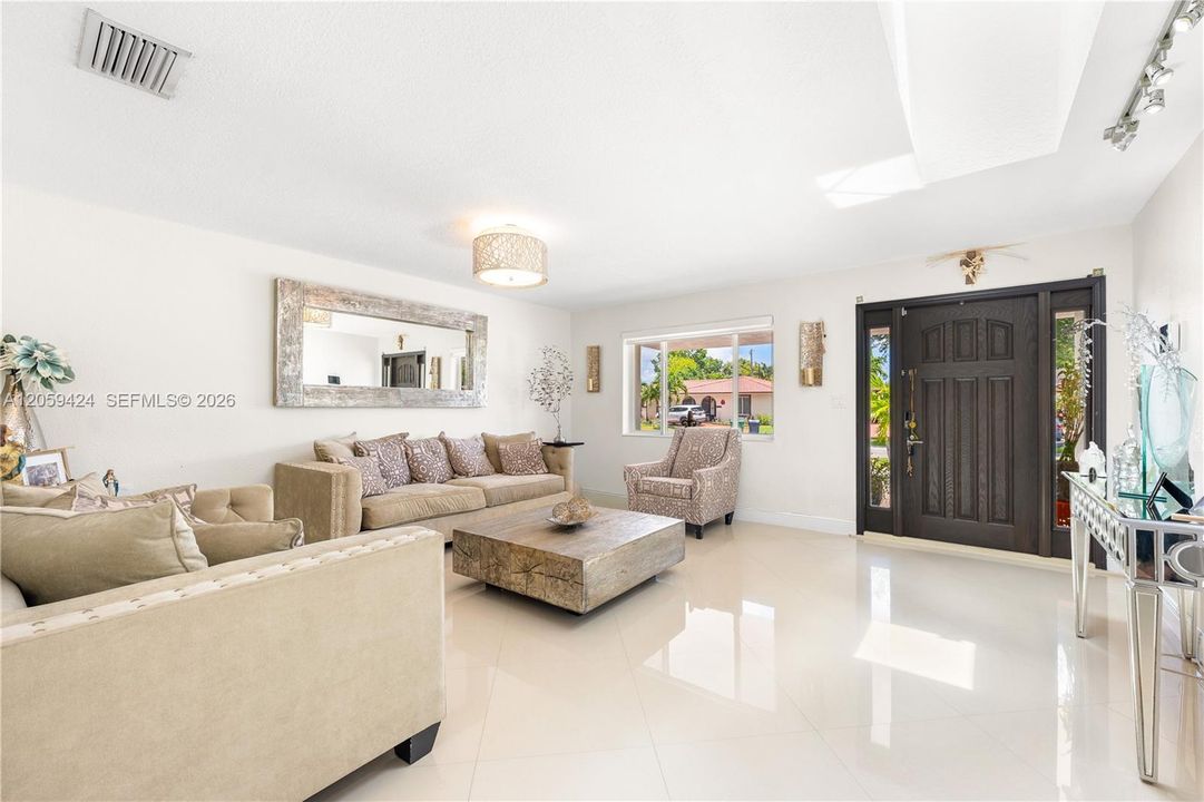 En Venta: $760,000 (3 camas, 3 baños, 1609 Pies cuadrados)