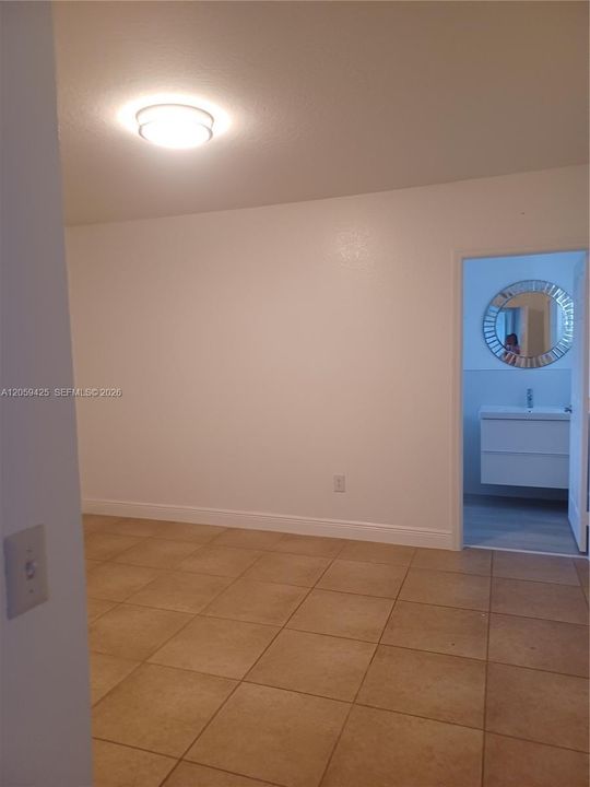 En Venta: $889,900 (4 camas, 2 baños, 1886 Pies cuadrados)