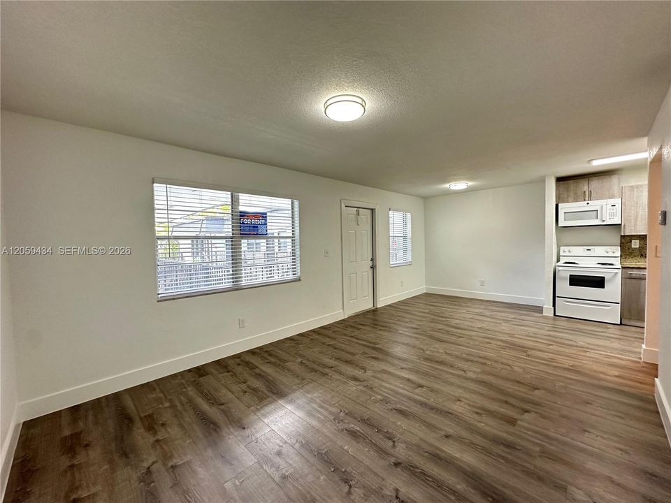В аренду: $1,595 (1 спален, 1 ванн, 0 Квадратных фут)