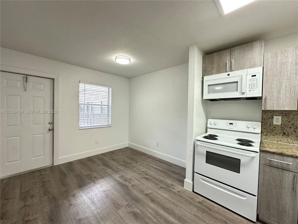 В аренду: $1,595 (1 спален, 1 ванн, 0 Квадратных фут)