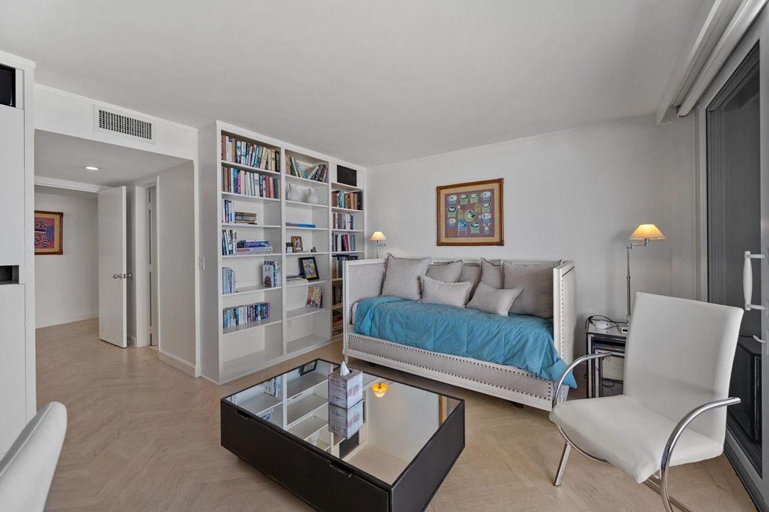 Second Bed/Den