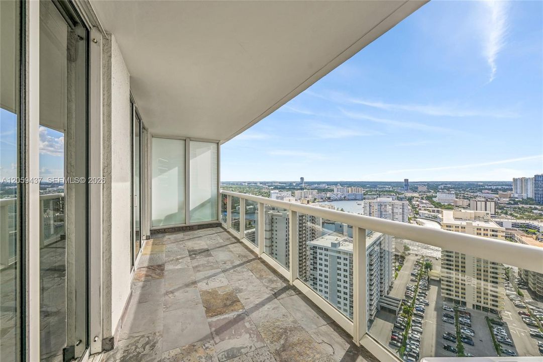 En Venta: $685,000 (2 camas, 1 baños, 1086 Pies cuadrados)