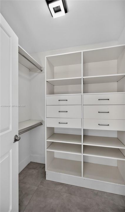 Walking Closet