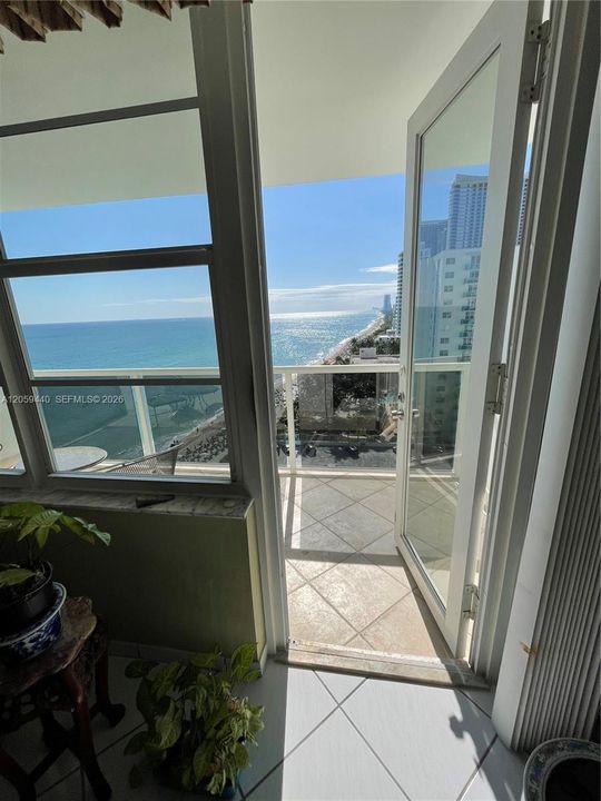 For Sale: $665,000 (2 beds, 2 baths, 1248 Square Feet)