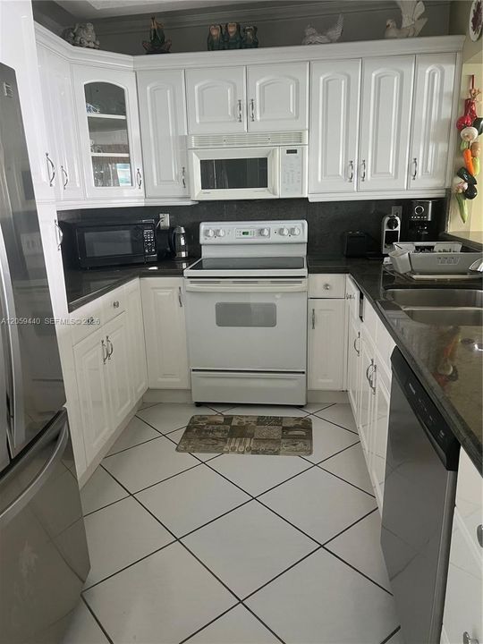 For Sale: $665,000 (2 beds, 2 baths, 1248 Square Feet)