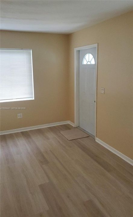 В аренду: $2,500 (2 спален, 1 ванн, 790 Квадратных фут)
