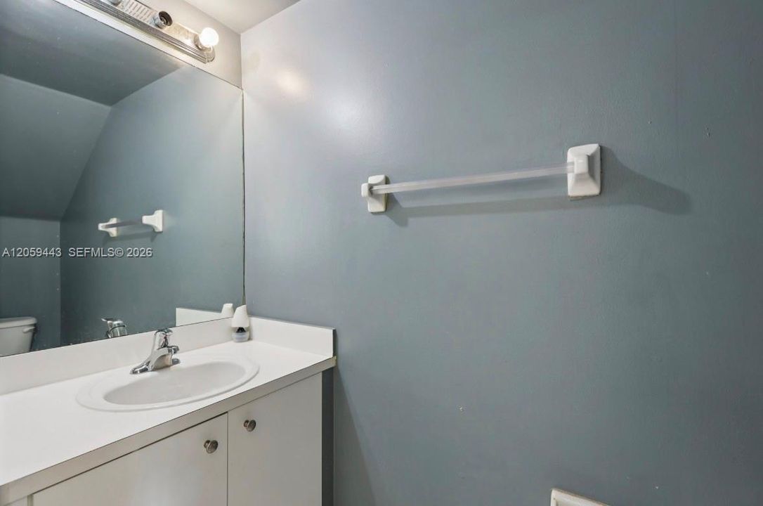 В аренду: $2,200 (2 спален, 2 ванн, 1069 Квадратных фут)
