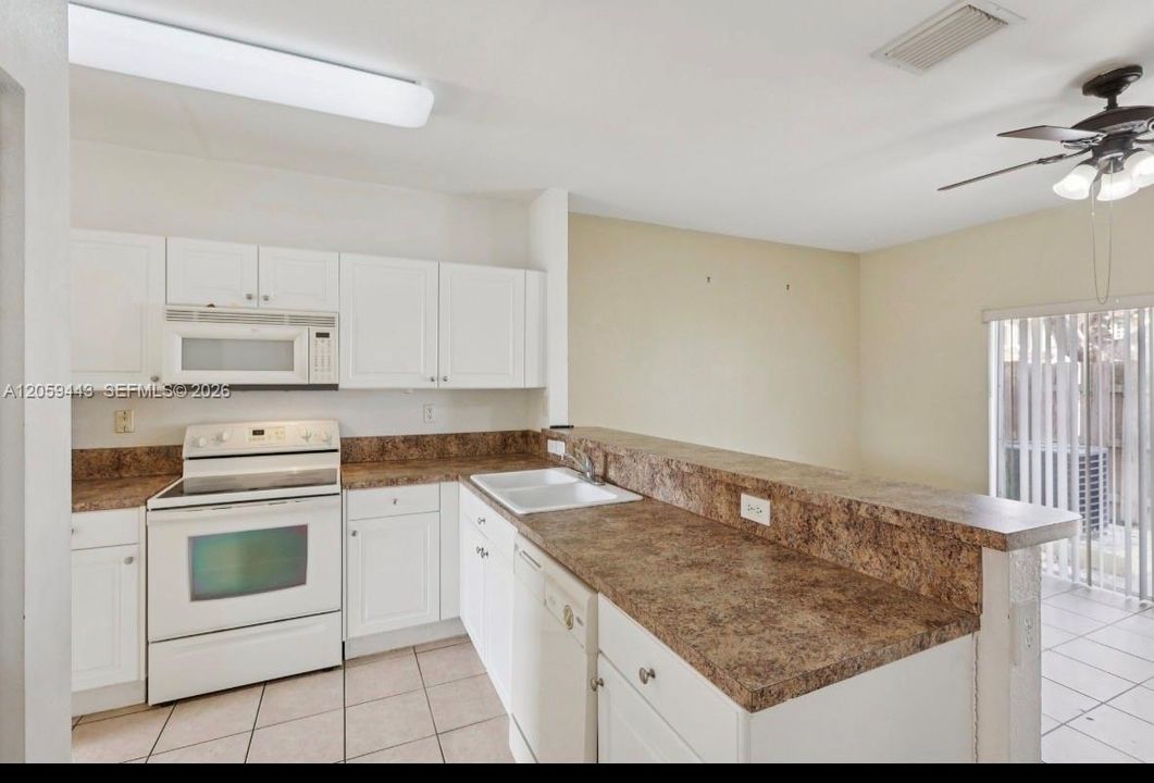 В аренду: $2,200 (2 спален, 2 ванн, 1069 Квадратных фут)