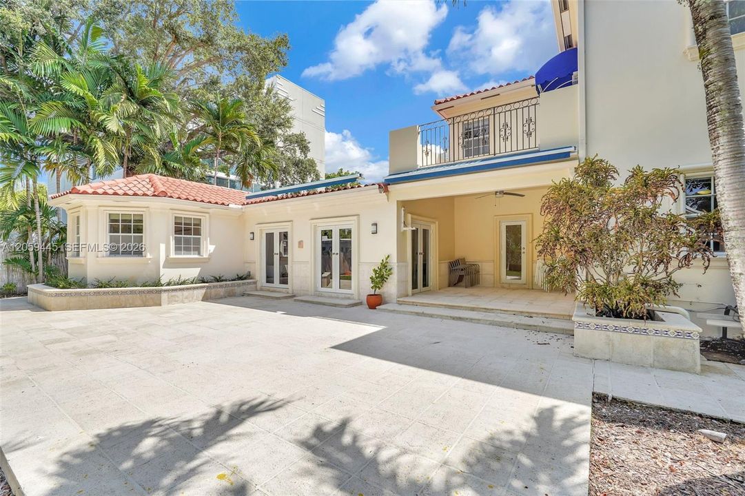 Explansive 10,500 sqft Lot | Partially Covered area & Retractable Awnings