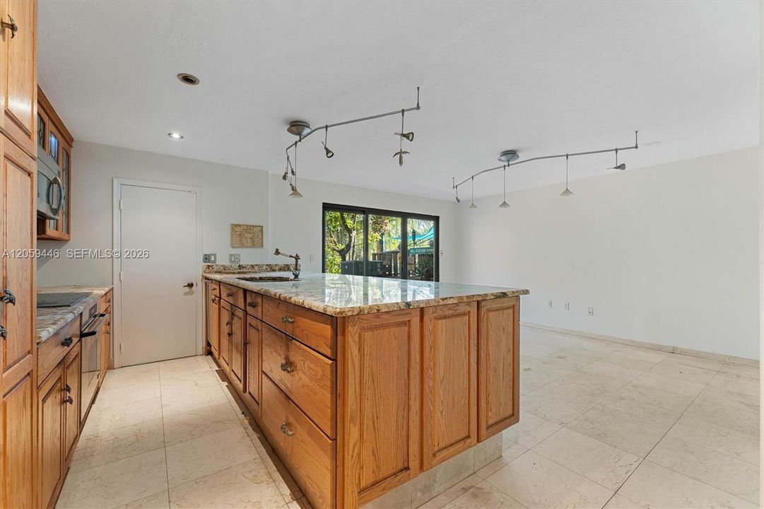 Activo con contrato: $600,000 (2 camas, 2 baños, 1936 Pies cuadrados)