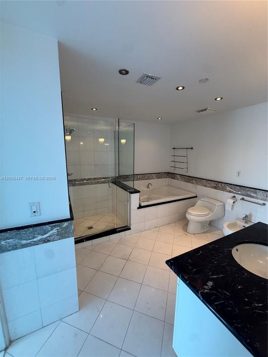 For Rent: $4,800 (1 beds, 1 baths, 777 Square Feet)