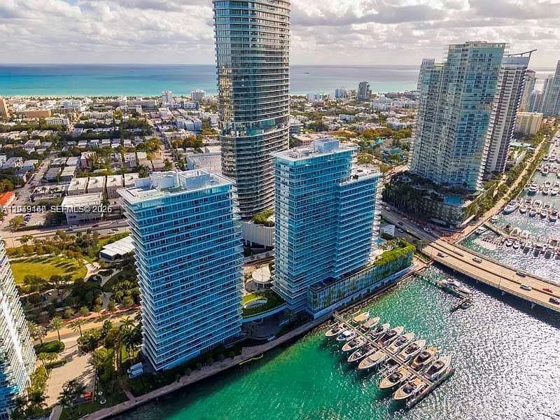 For Rent: $4,800 (1 beds, 1 baths, 777 Square Feet)