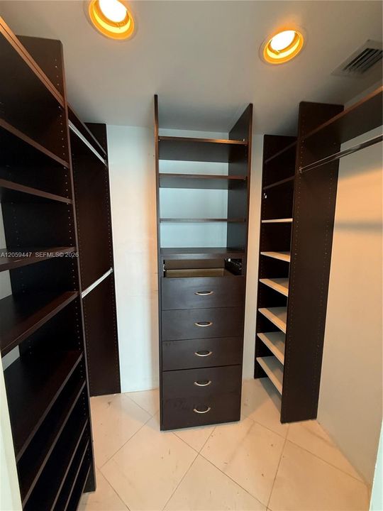 For Rent: $4,800 (1 beds, 1 baths, 777 Square Feet)