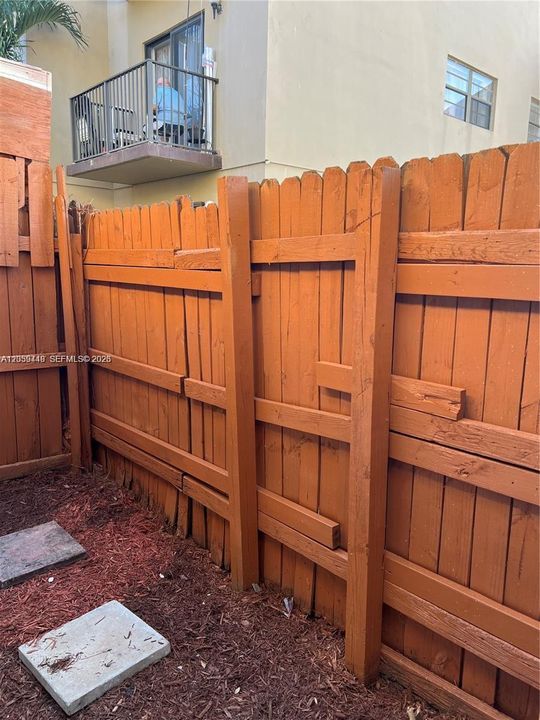 На продажу: $359,000 (3 спален, 3 ванн, 1094 Квадратных фут)