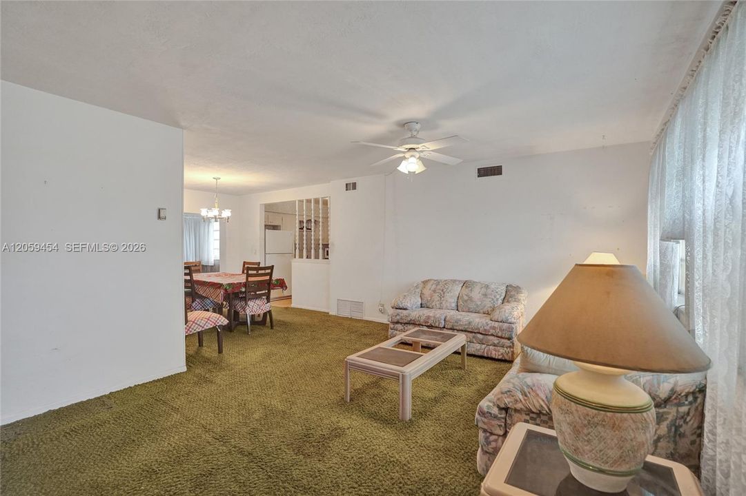 待售: $439,000 (3 贝兹, 2 浴室, 1389 平方英尺)